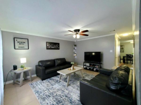 Beautiful 2 Bedroom 2.5 Bath Townhouse w/Patio+Balcony